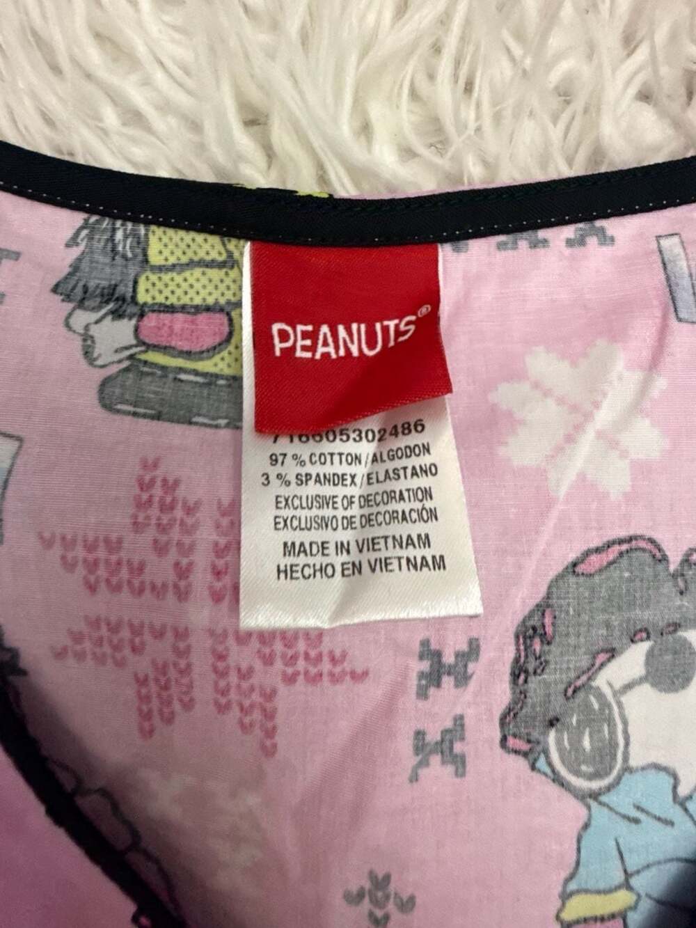 Peanuts Large Scrub Top Pink Ice Cold Snoopy V-Neck NWT - Picture 2 of 4